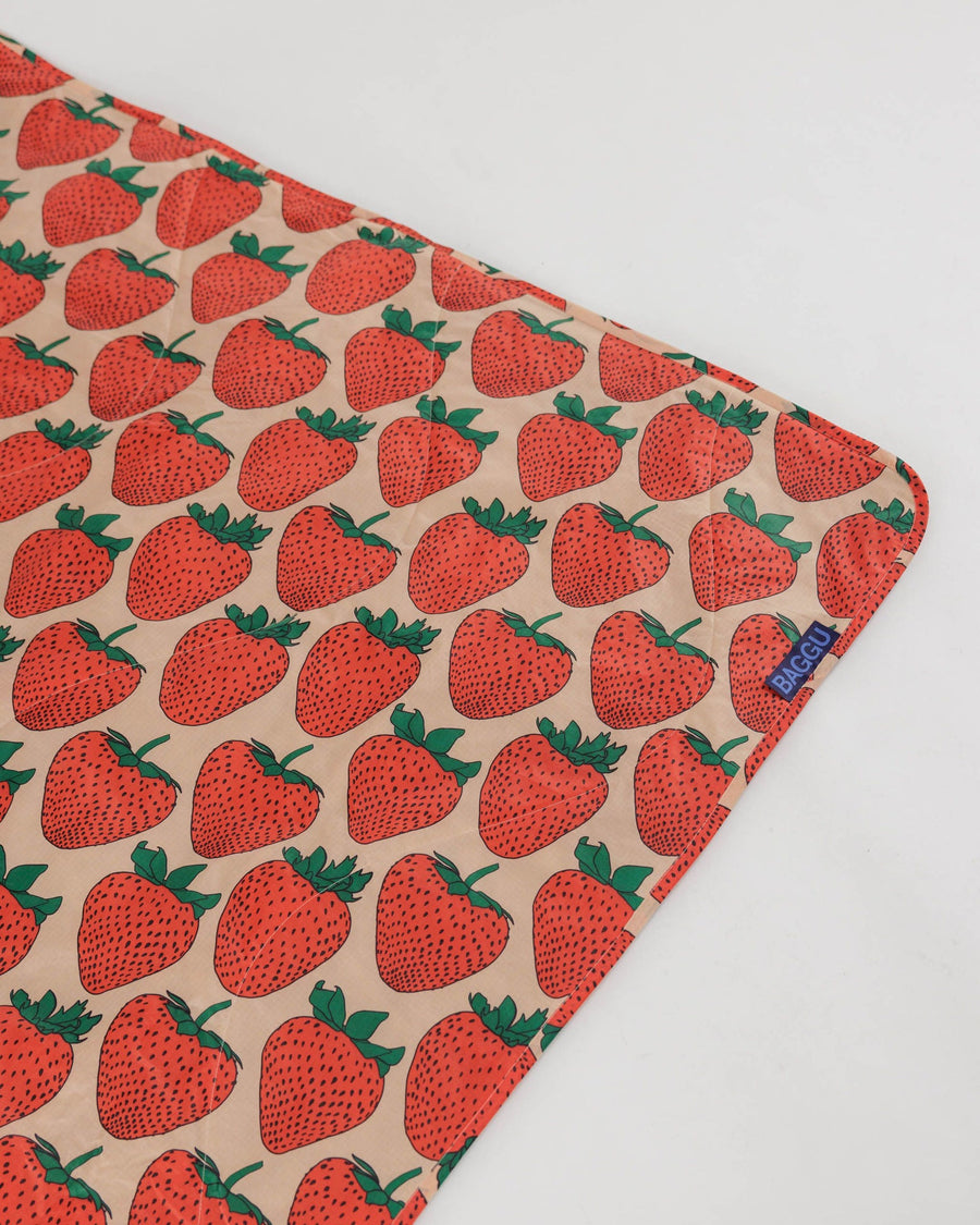 BAGGU Puffy Picnic Blankets